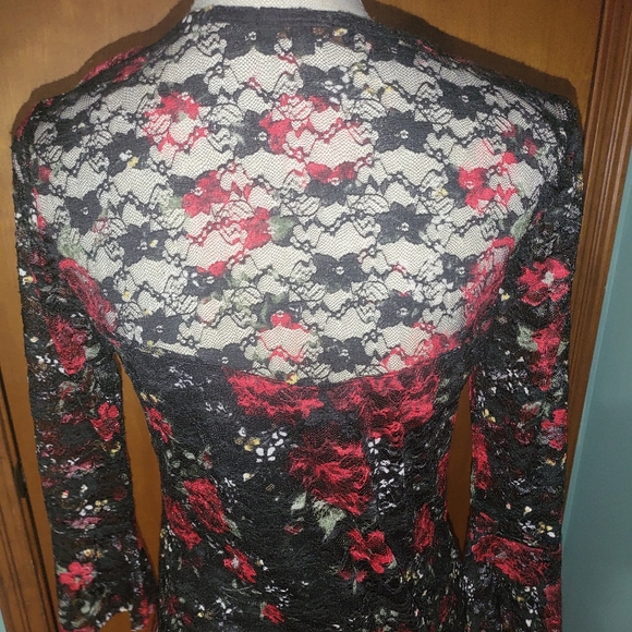 Almost Famous lace top - Picture 4 of 4